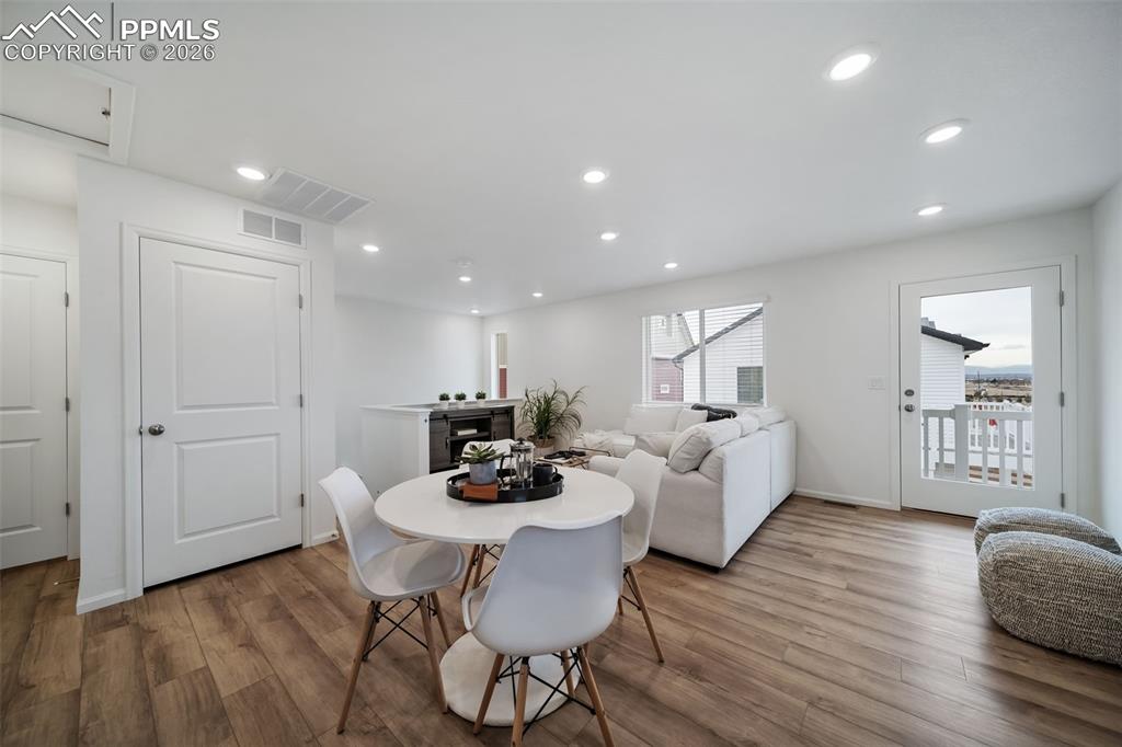 Image 3 of 24: Photos of a model home