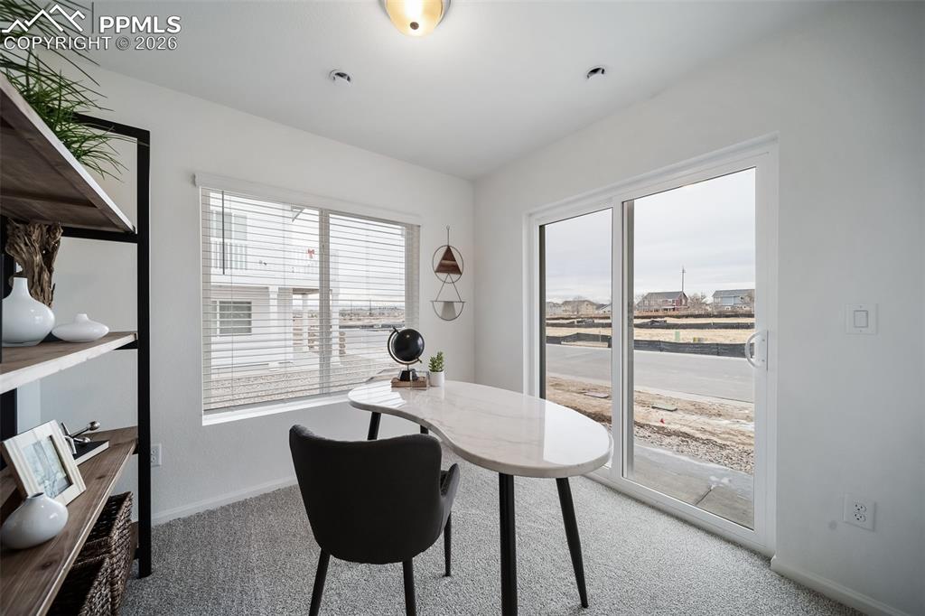 Image 6 of 24: Photos of a model home