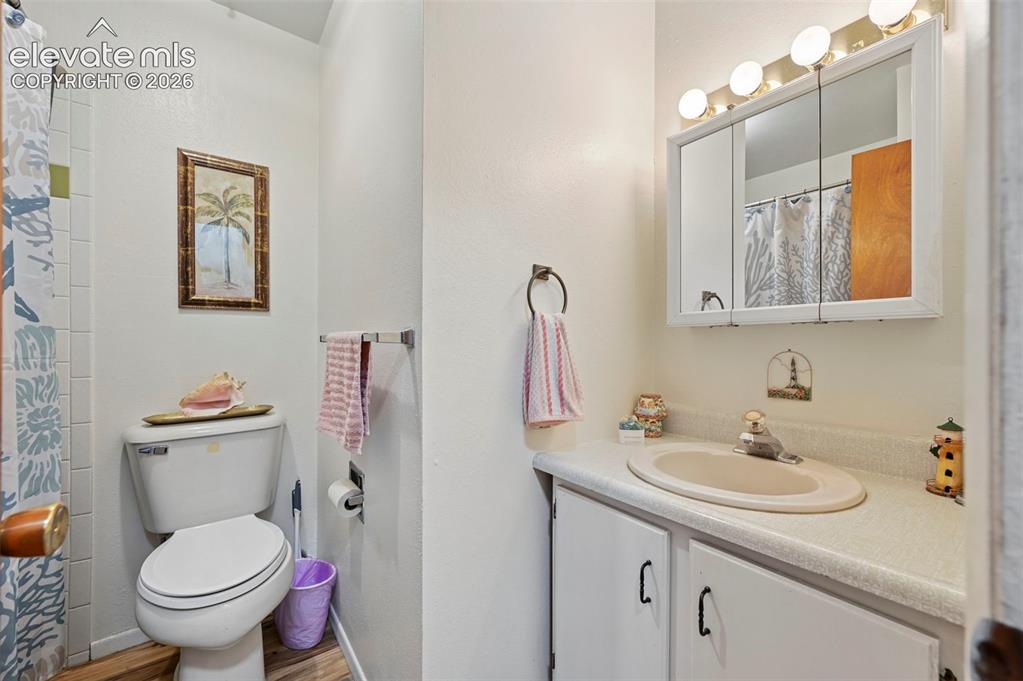 Image 13 of 28: Bathroom