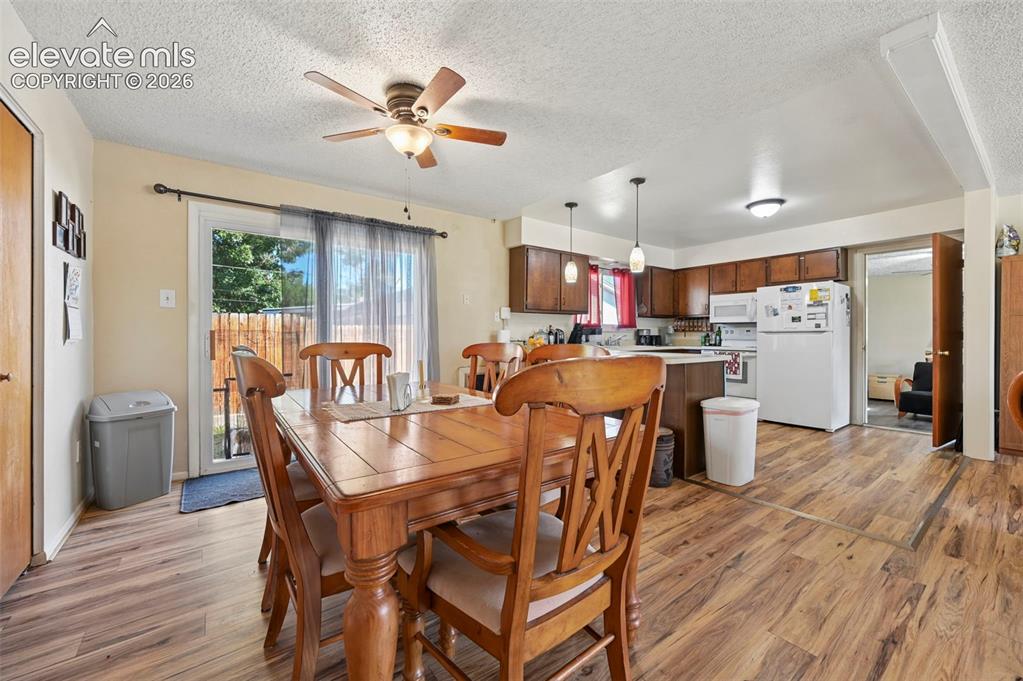 Image 14 of 28: Dining Area