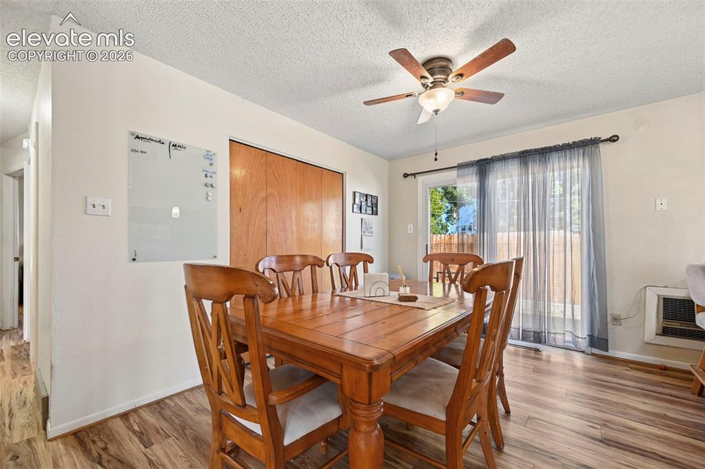 Image 17 of 28: Dining Area