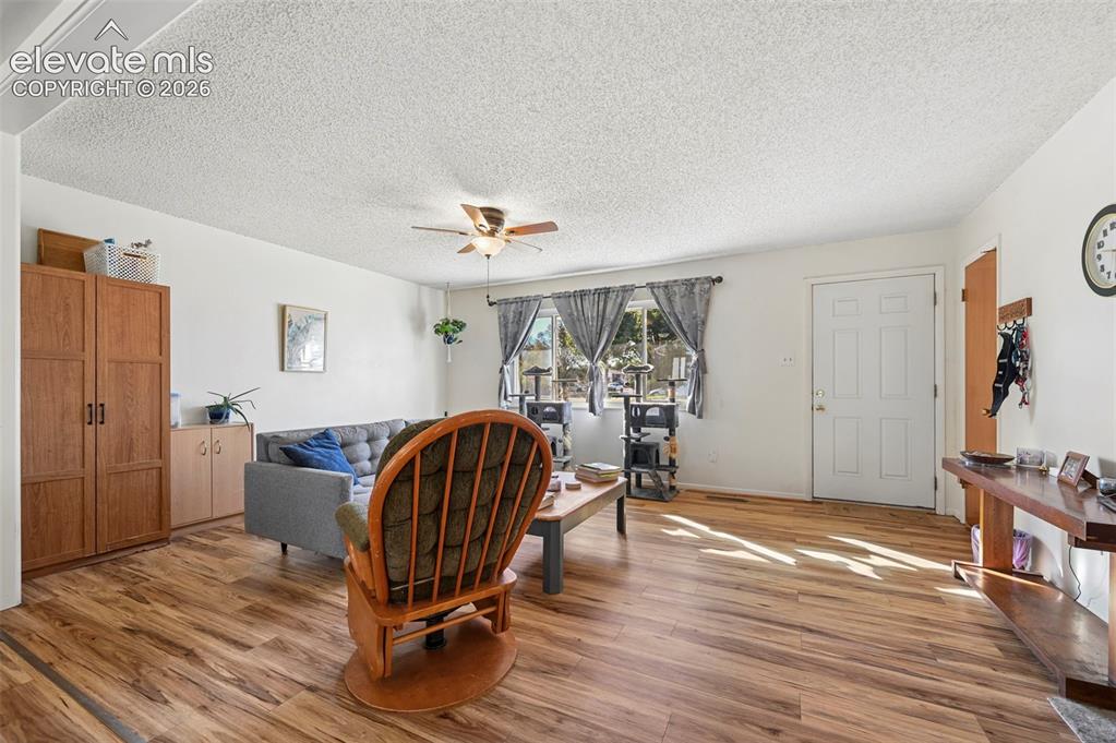 Image 19 of 28: Living Room