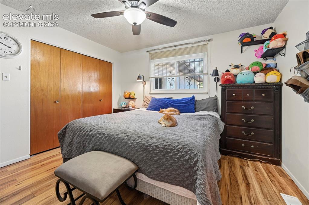 Image 7 of 28: Bedroom