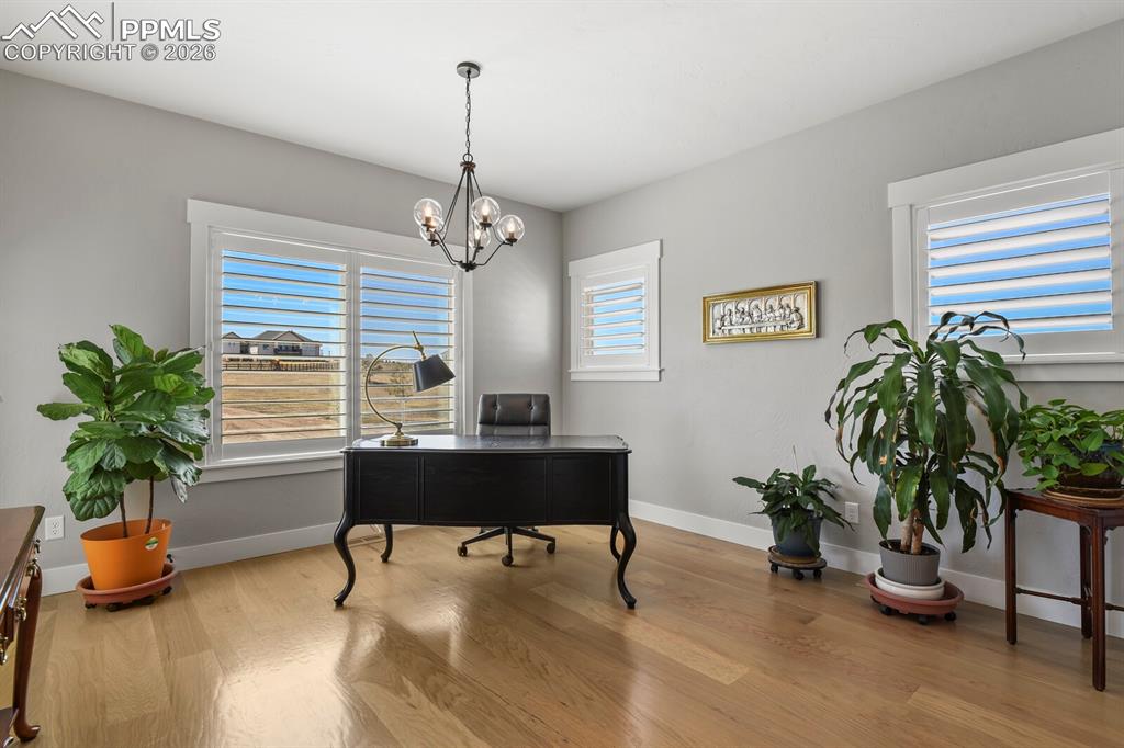 Image 14 of 48: Dining Room