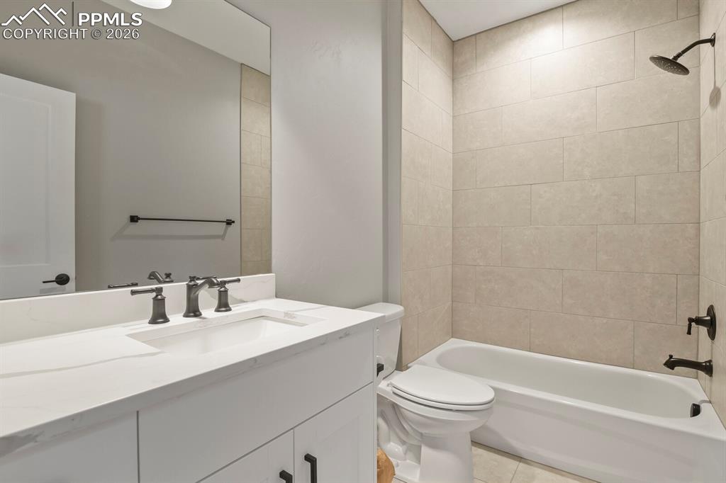 Image 22 of 48: Main Floor Full Bath