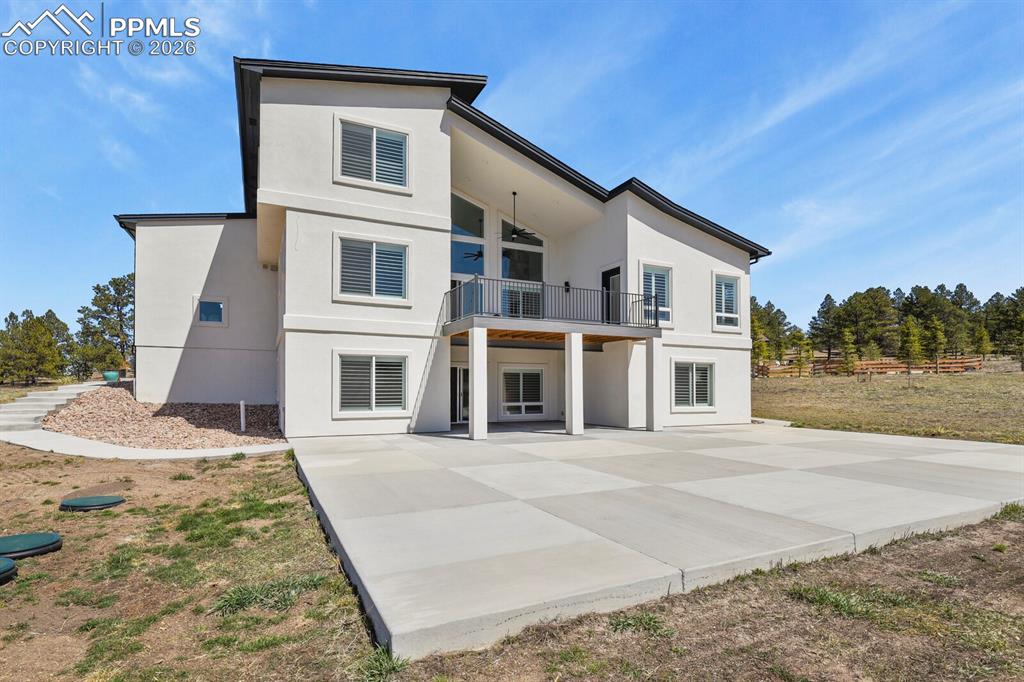 Image 4 of 48: Back of Structure