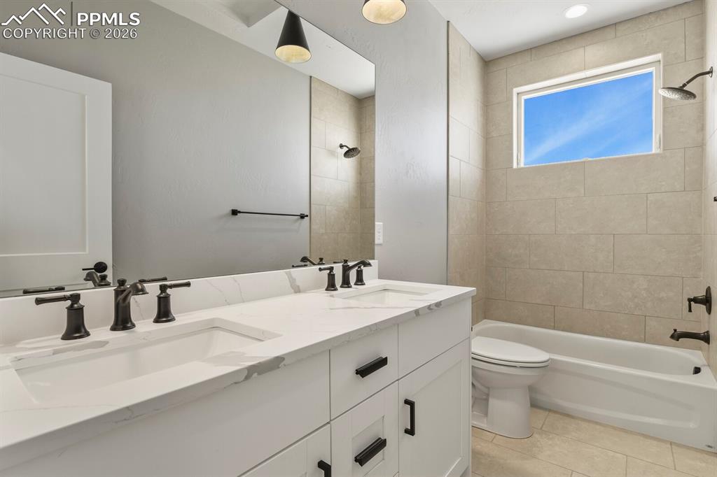 Image 41 of 48: Upper Full Bath