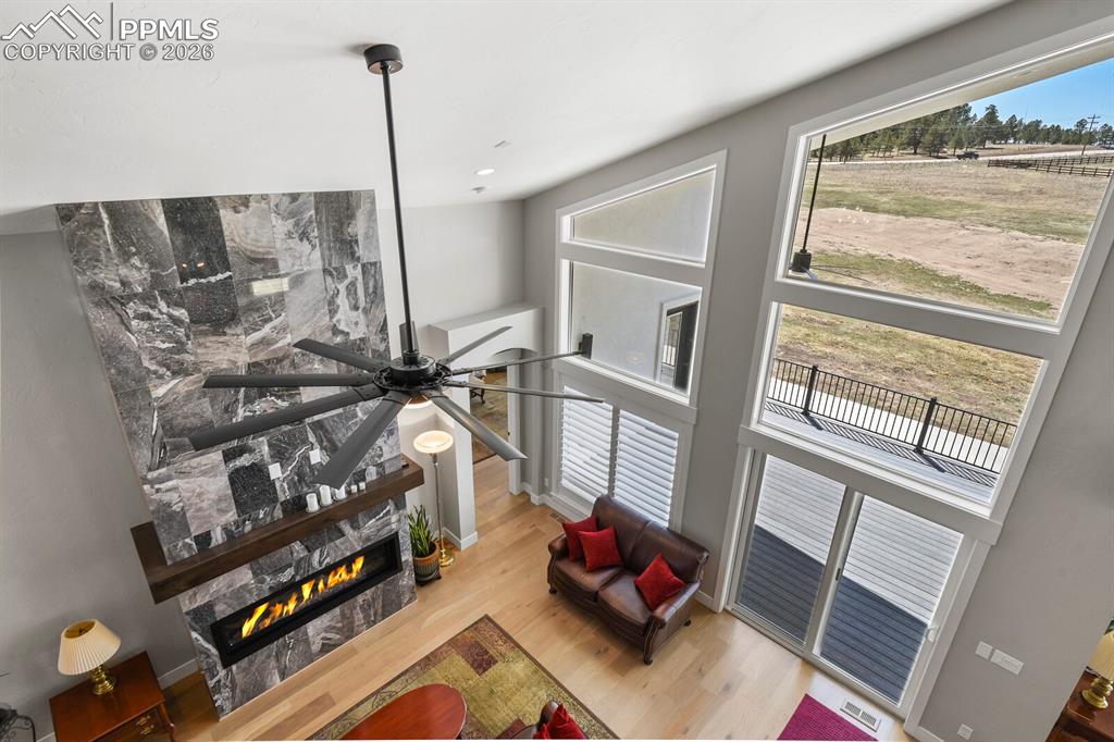 Image 43 of 48: Living Room