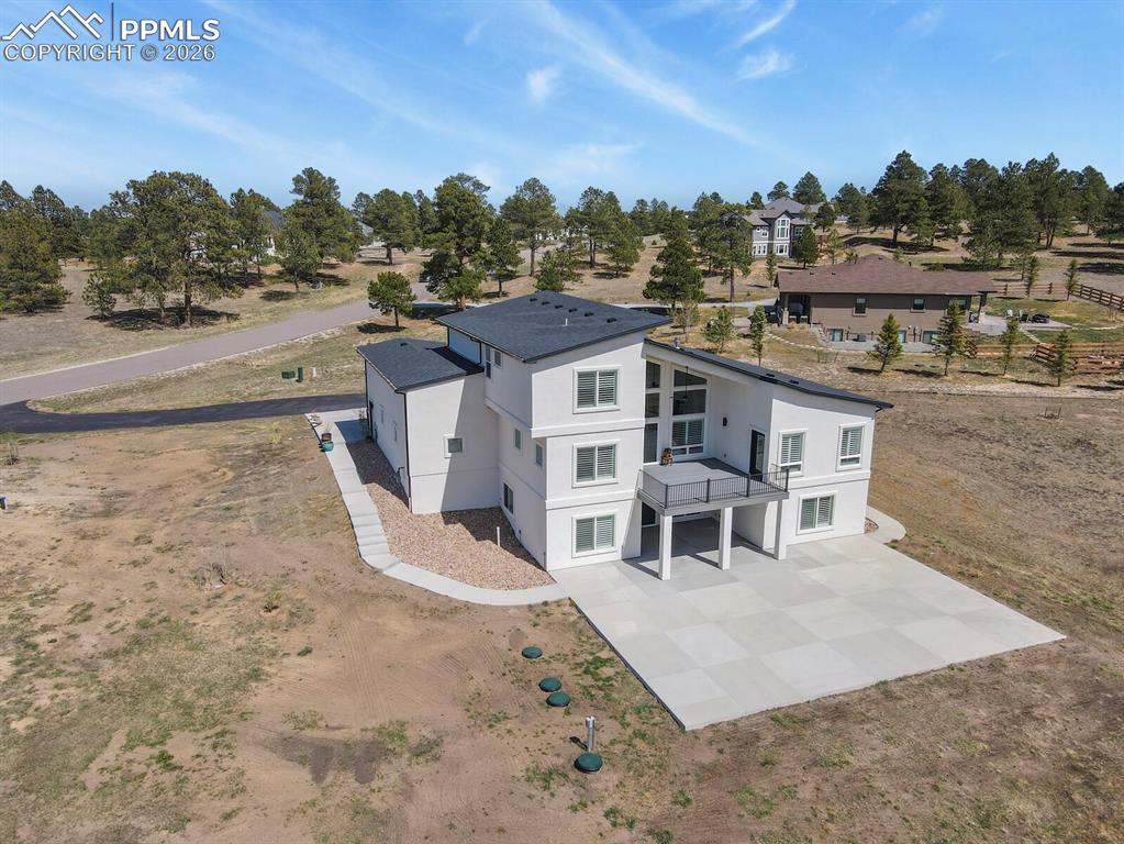 Image 47 of 48: Rear