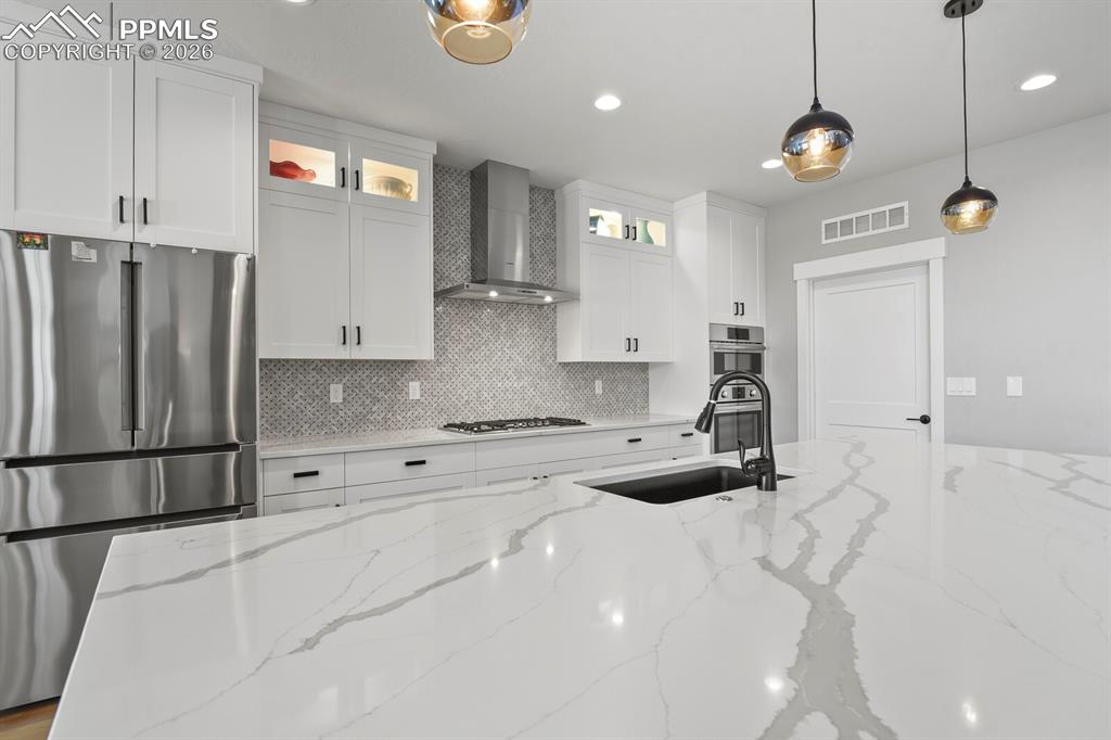 Image 5 of 48: Kitchen
