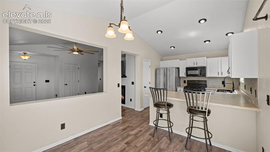 Image 12 of 33: Kitchen