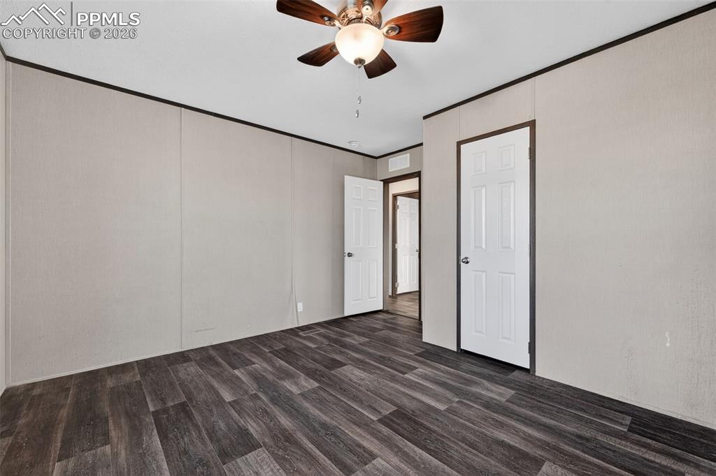 Image 13 of 32: Bedroom