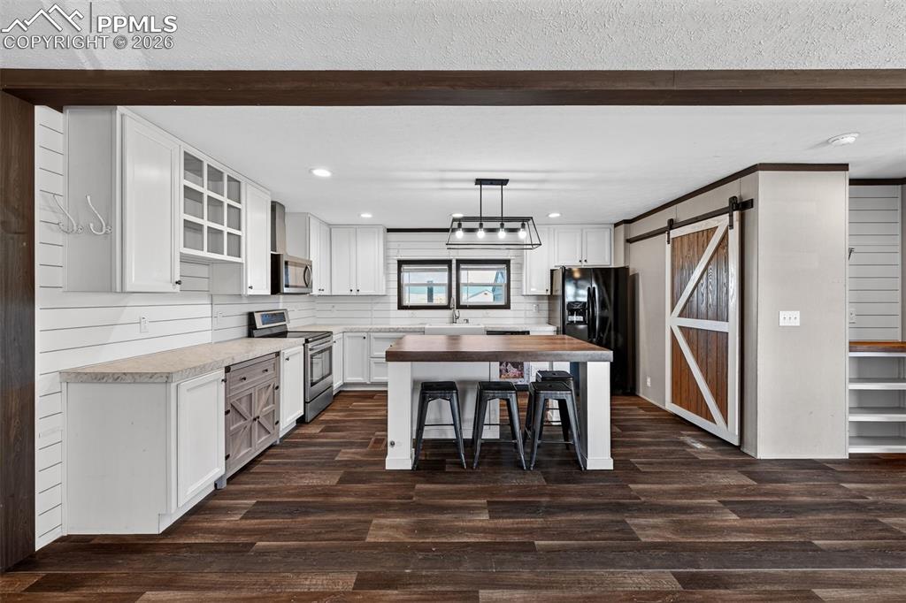 Image 3 of 32: Kitchen