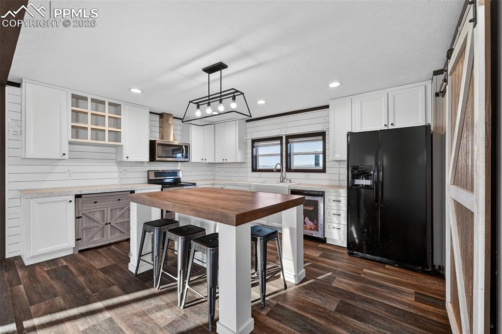 Image 5 of 32: Kitchen