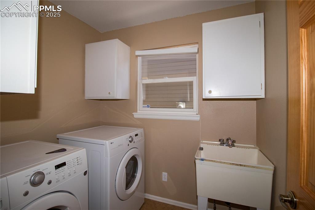 Image 19 of 41: Laundry