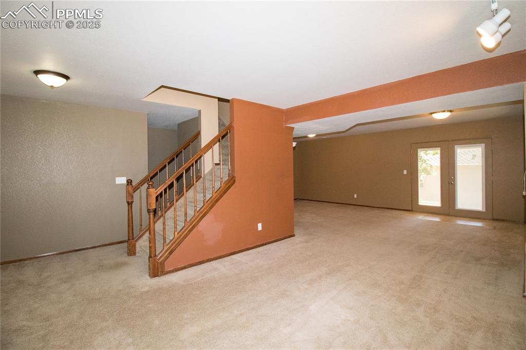 Image 21 of 41: Living Room