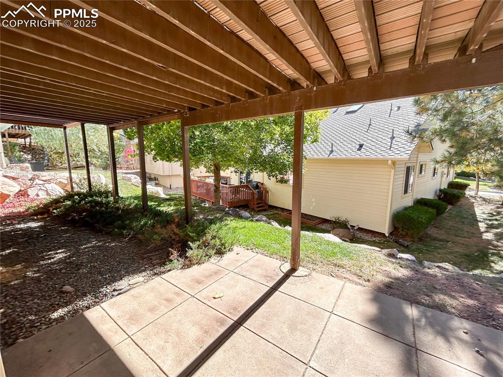 Image 22 of 41: Patio