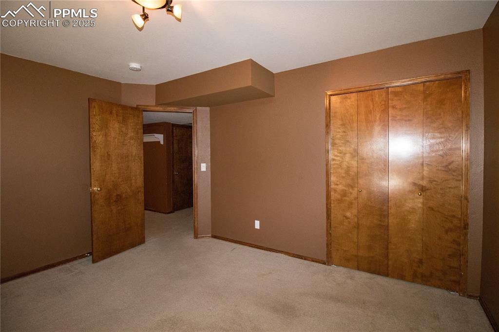 Image 27 of 41: Bedroom