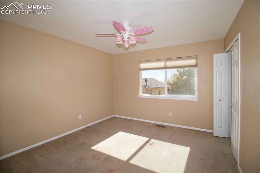 Image 31 of 41: Bedroom