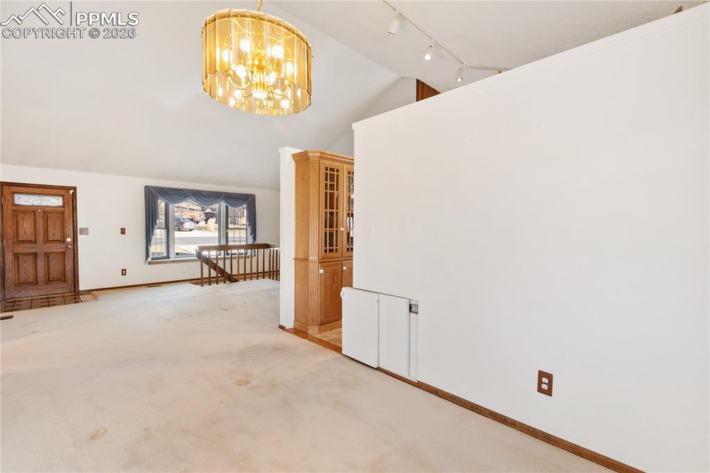 Image 13 of 42: Dining Room