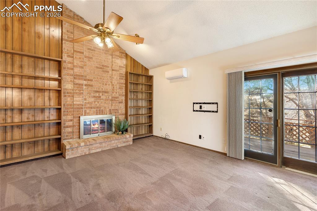 Image 14 of 42: Family Room