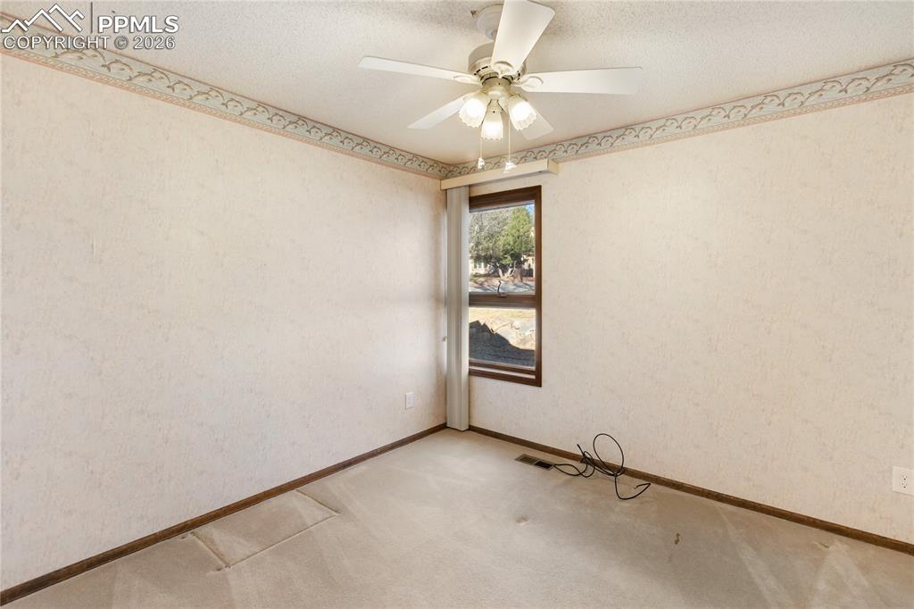 Image 29 of 42: Main level 2nd bedroom