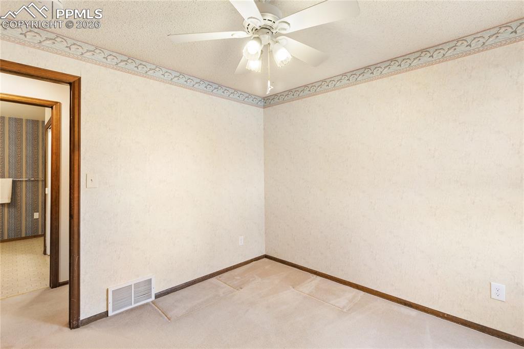 Image 30 of 42: Bedroom