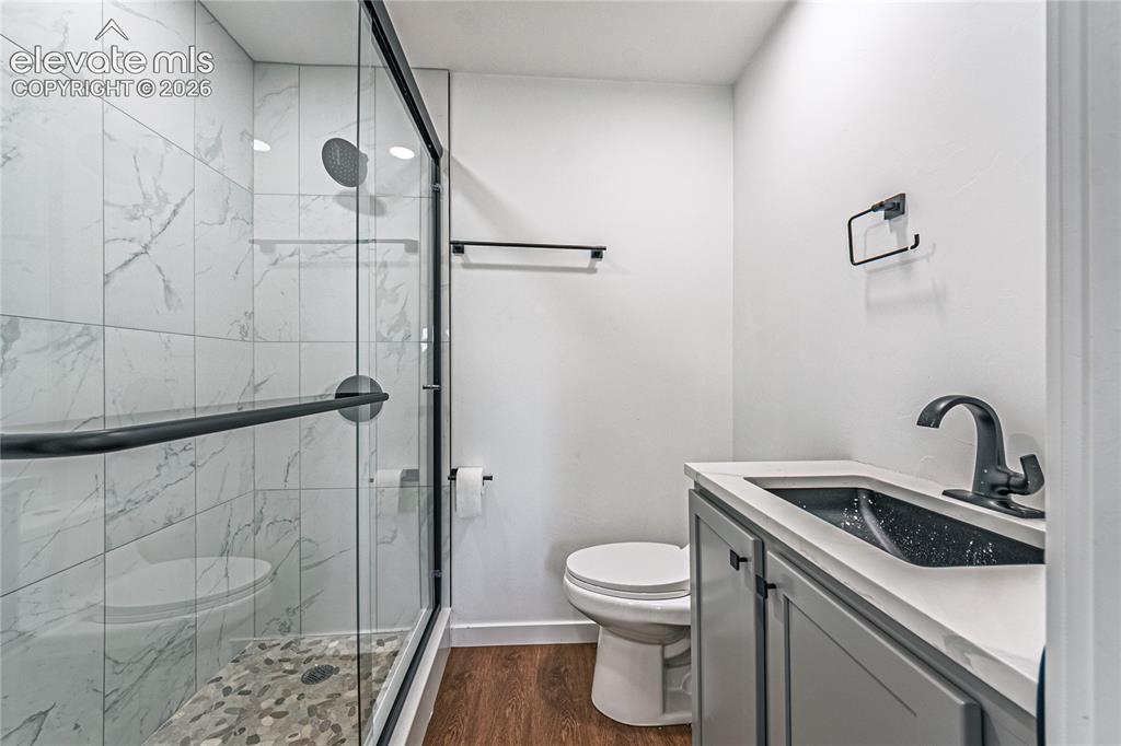 Image 16 of 38: Bathroom