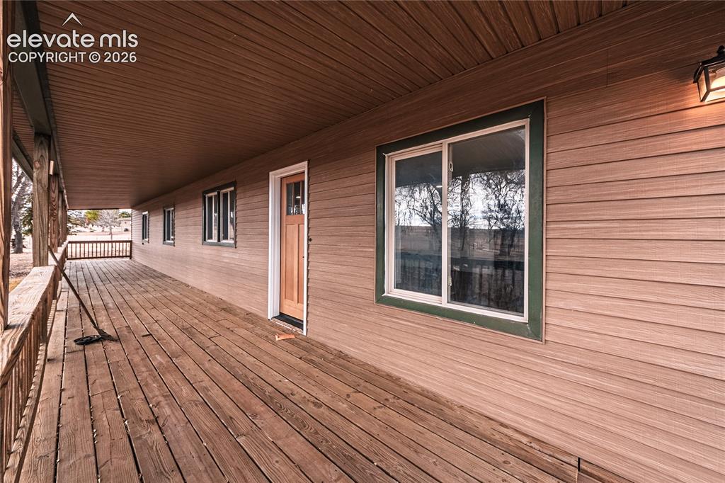 Image 32 of 38: Deck