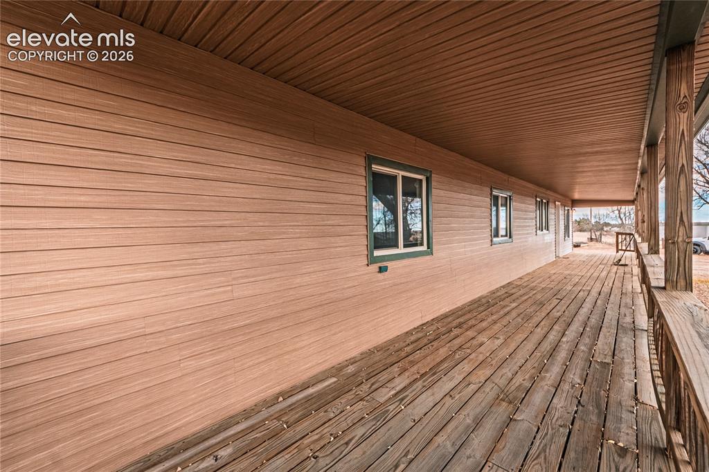Image 33 of 38: Deck
