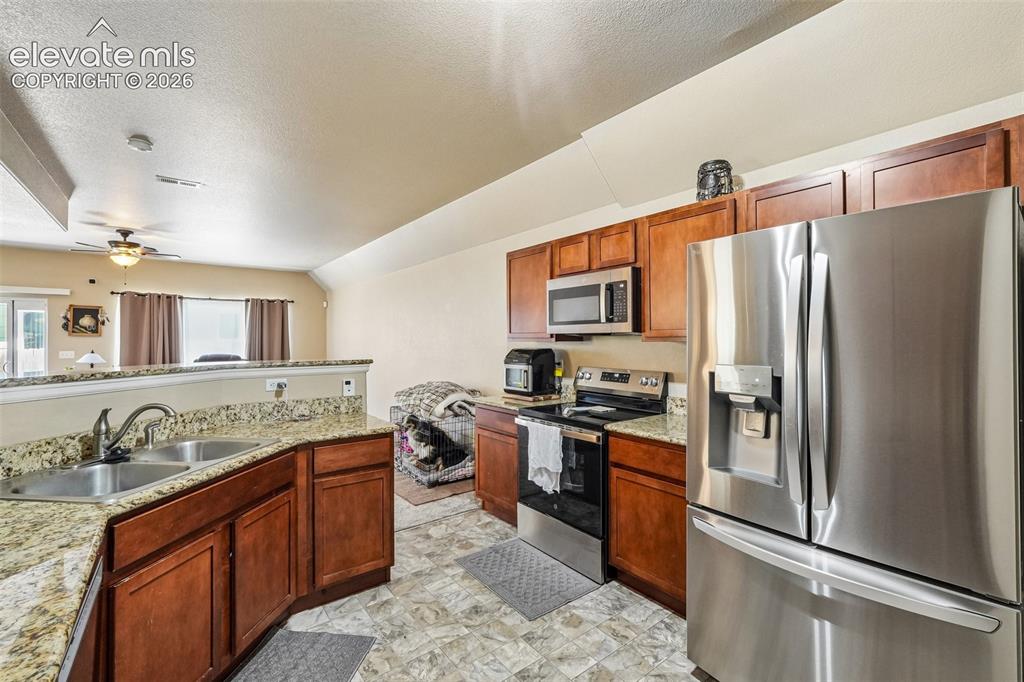 Image 10 of 28: Kitchen