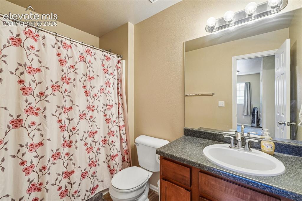 Image 16 of 29: Bathroom