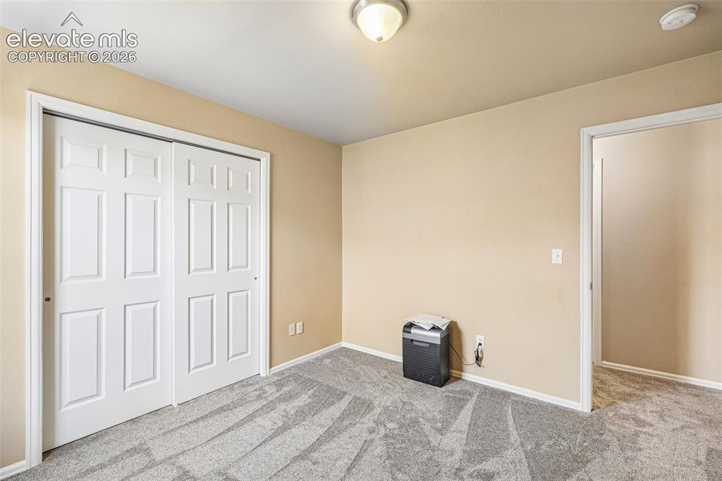 Image 18 of 29: Bedroom