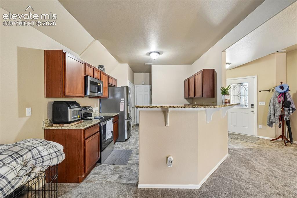 Image 8 of 28: Kitchen