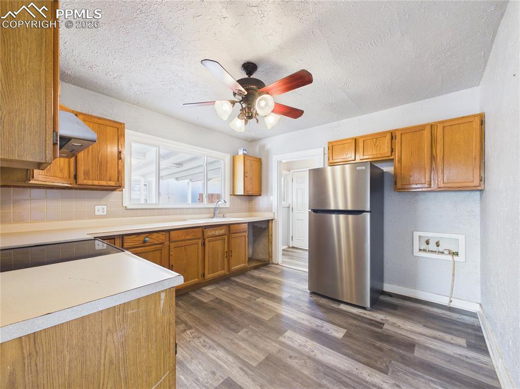 Image 10 of 33: Kitchen