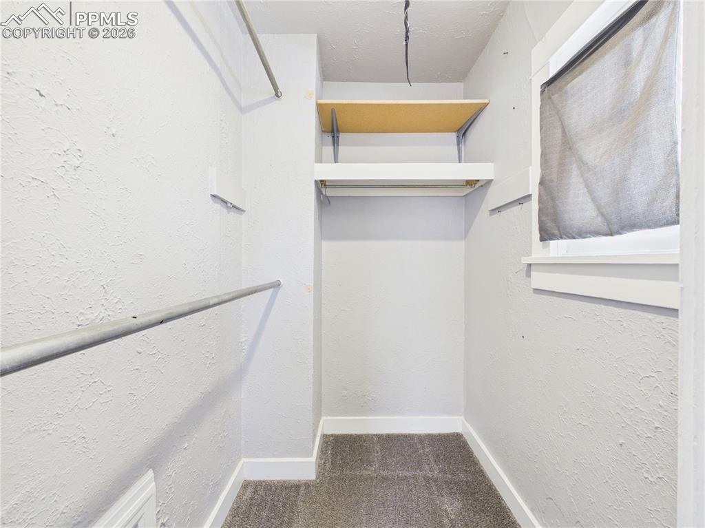 Image 22 of 33: Closet