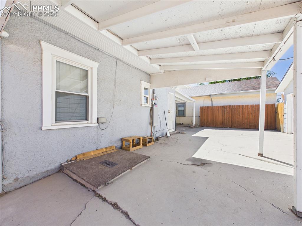 Image 31 of 33: Patio