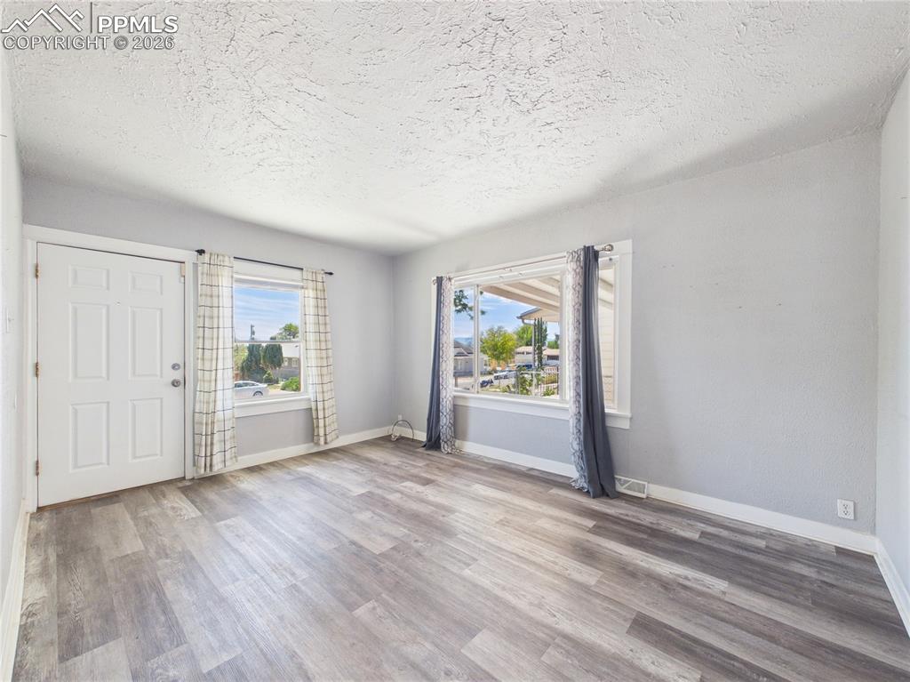 Image 8 of 33: Entry