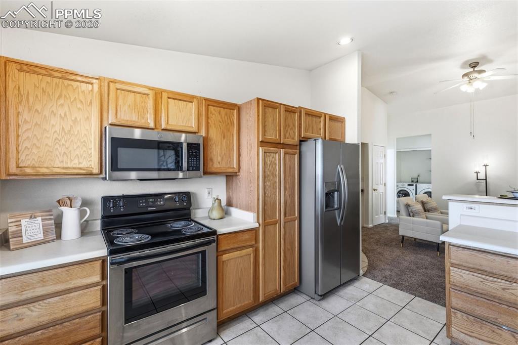 Image 10 of 25: Kitchen