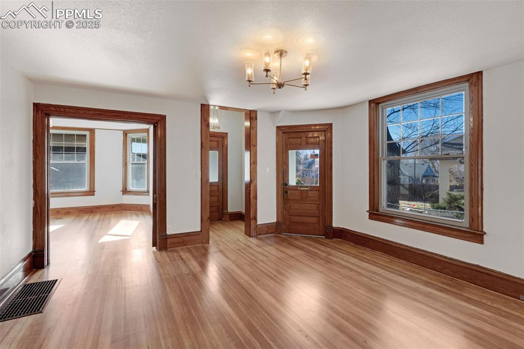 Image 15 of 46: Entry