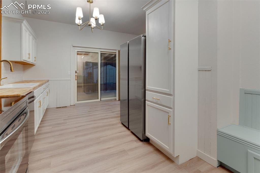 Image 31 of 46: Kitchen