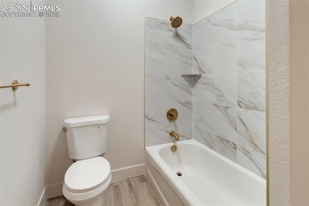 Image 37 of 46: Bathroom