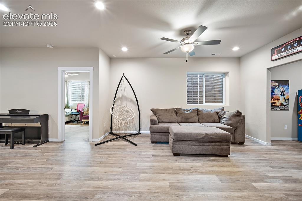Image 14 of 48: Dining Area
