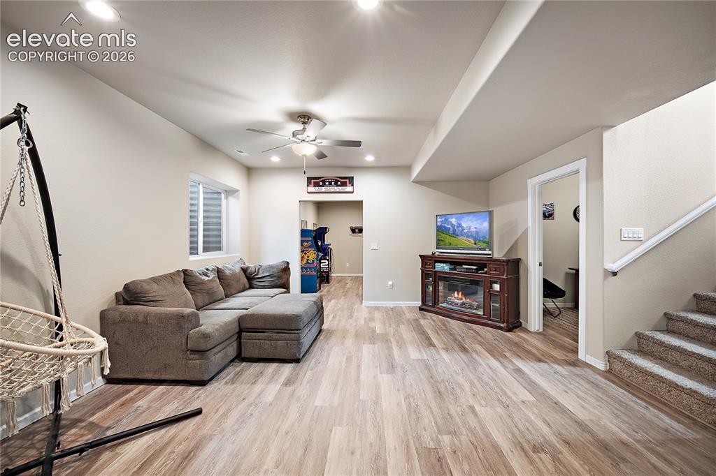 Image 19 of 48: Bedroom