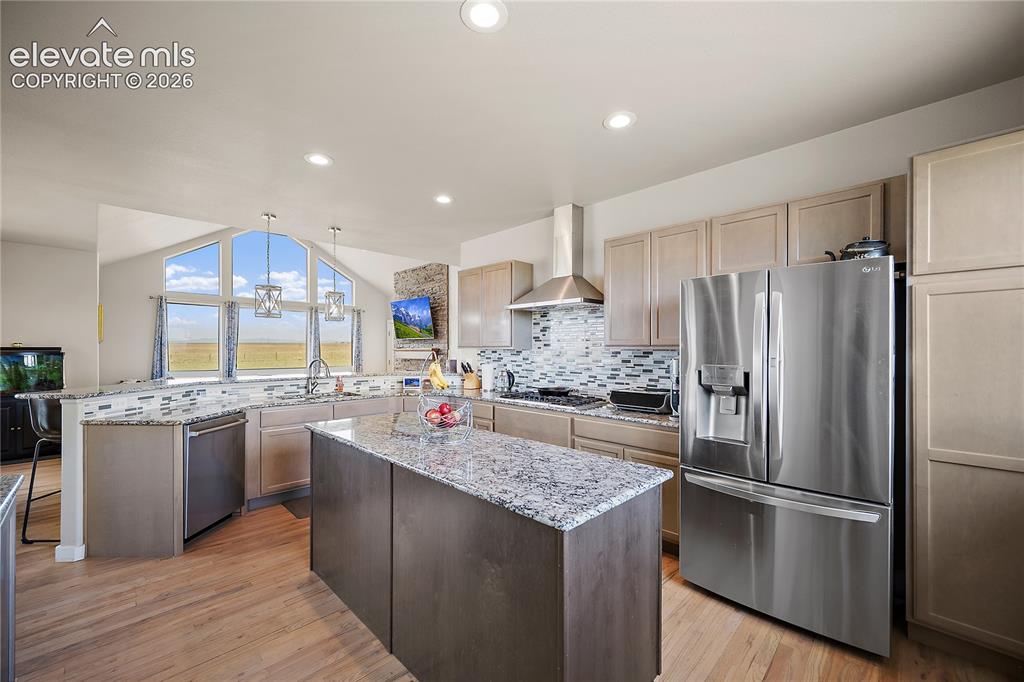 Image 4 of 48: Kitchen