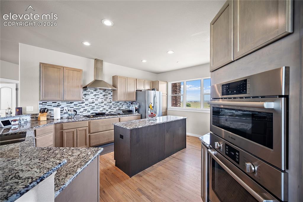 Image 6 of 48: Kitchen