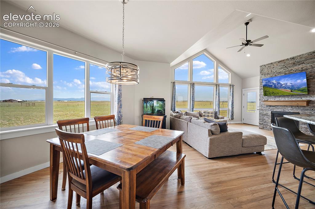 Image 8 of 48: Dining Area