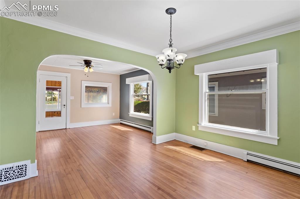 Image 11 of 31: Dining Area