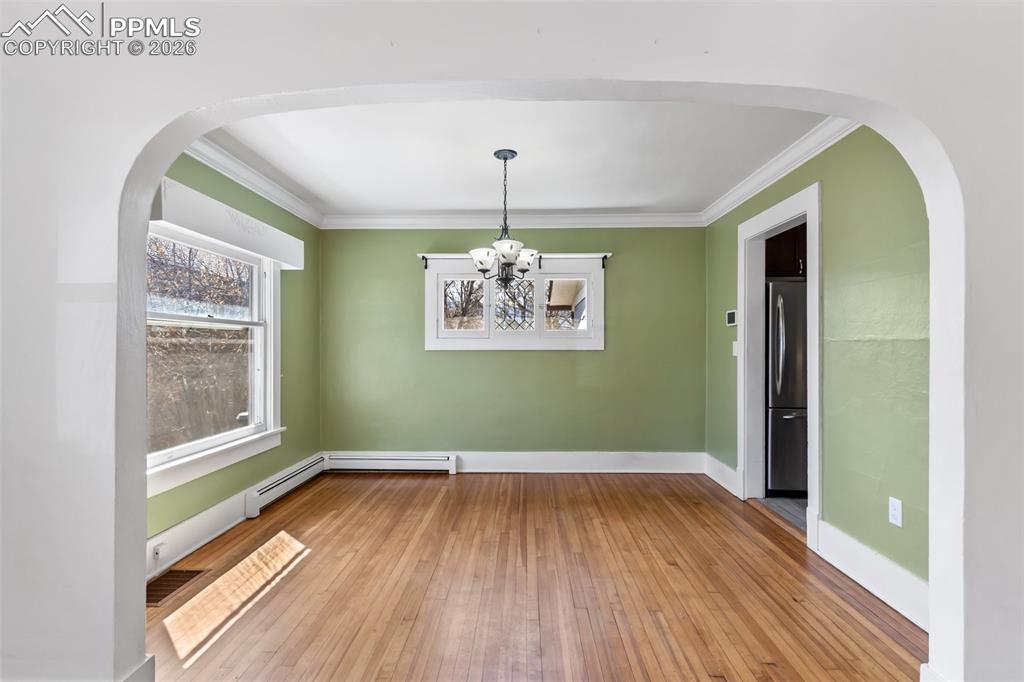 Image 12 of 31: Dining Area