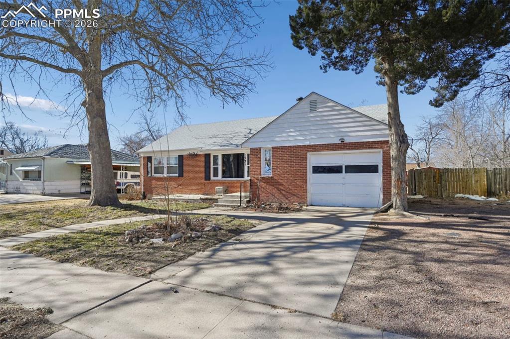 Image 24 of 27: Front of Home